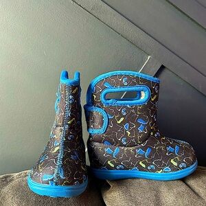 Blue rain boots, size 5